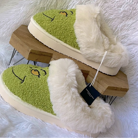💚LAST ONE💚FINAL PRICE Grinch Slippers - Picture 4 of 10